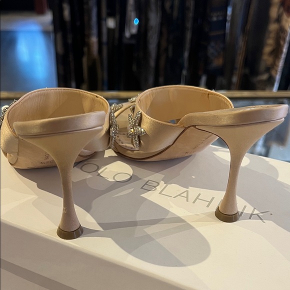 Manolo Blahnik Nude Star Embellished Heels - Picture 3 of 4